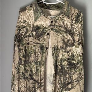 Cabelas Long Sleeve Button Up Camo Shirt